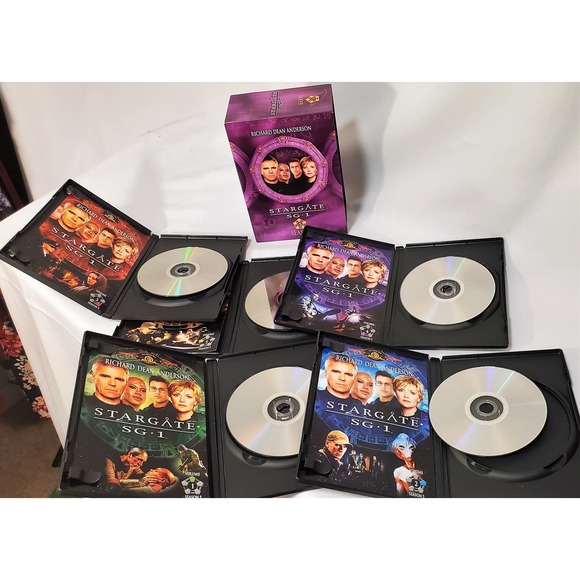 Stargate  TV Series DVD Seasons 1, 2 and 5 SG-1 Complete season - Picture 7 of 7